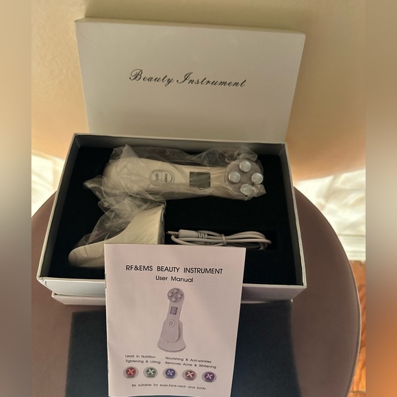 RF&EMS Beauty Instrument - Picture 2 of 2